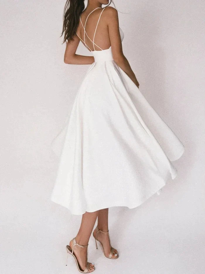 Audrey elegant dress with V-neckline and straps